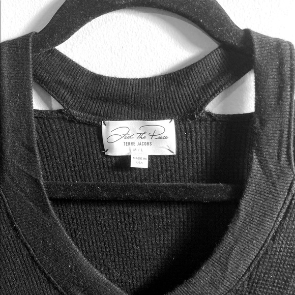 Cold shoulder long sleeve with ruched sides - Picture 2 of 2